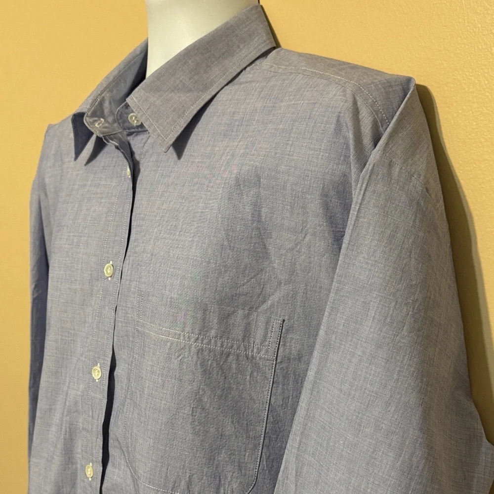 Banana Republic Men's Light Blue Oxford Button-Down Shirt - Picture 3 of 10